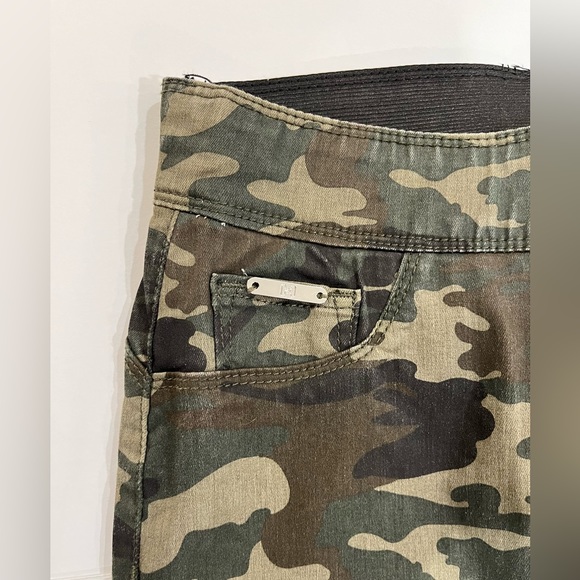 Coco + Carmen OMG Camo Jeans - Size S - Skinny and Stretchy - Picture 5 of 11